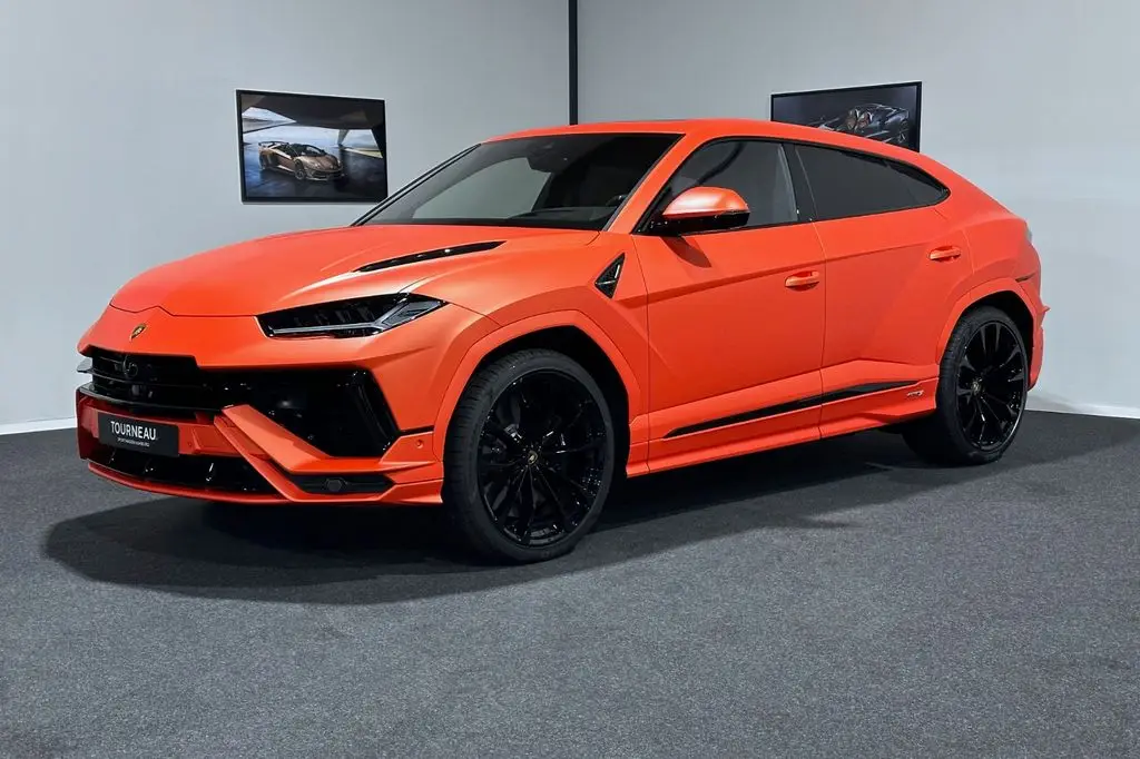 Photo 1 : Lamborghini Urus 2024 Essence