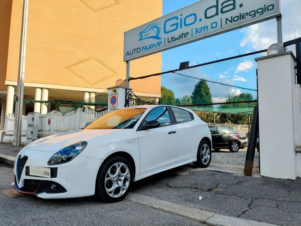 Photo 1 : Alfa Romeo Giulietta 2019 Essence