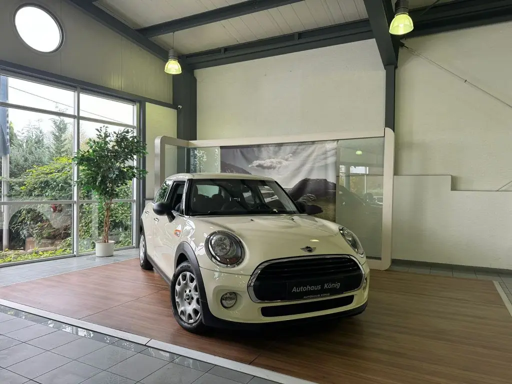 Photo 1 : Mini One 2015 Petrol