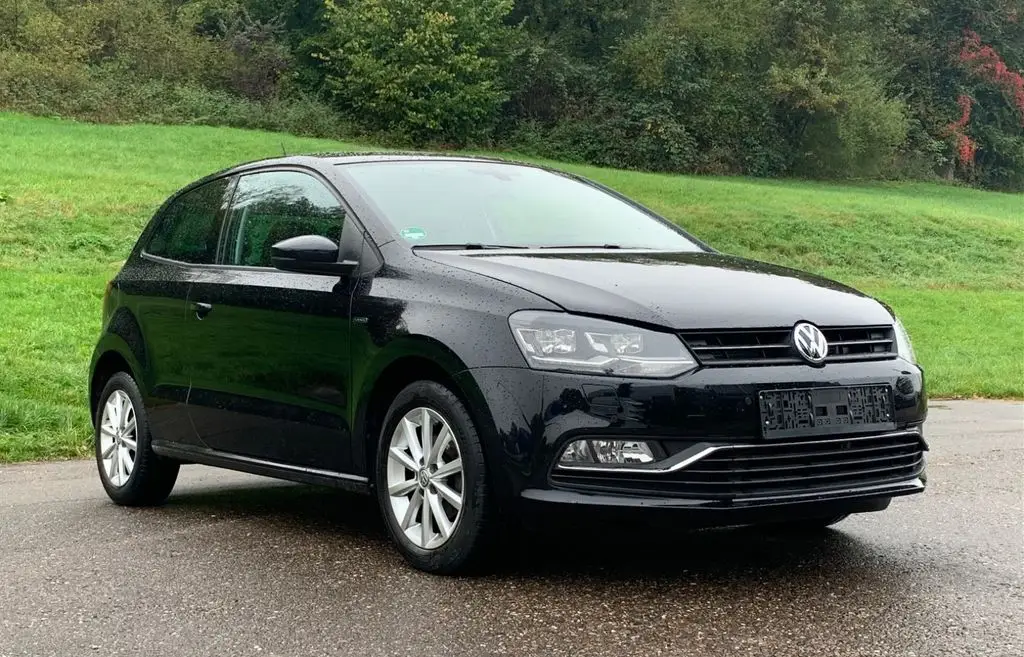 Photo 1 : Volkswagen Polo 2015 Petrol