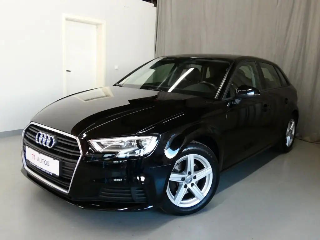 Photo 1 : Audi A3 2019 Petrol