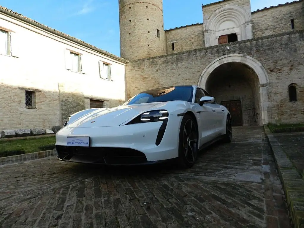 Photo 1 : Porsche Taycan 2021 Non renseigné