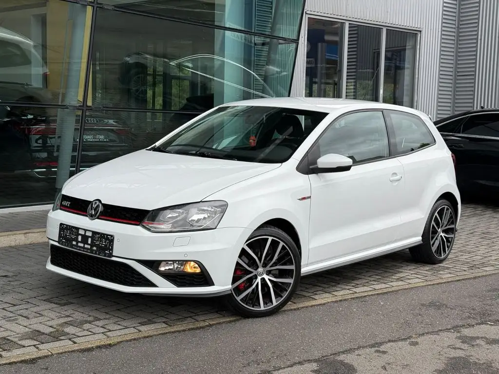 Photo 1 : Volkswagen Polo 2015 Petrol