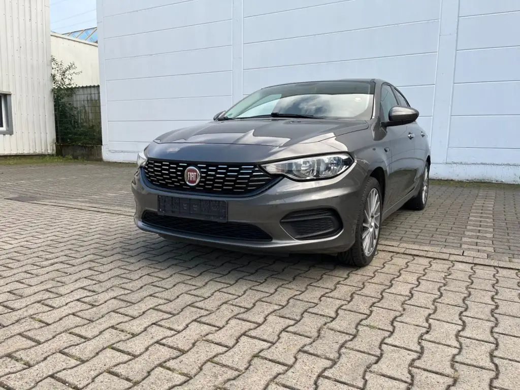 Photo 1 : Fiat Tipo 2017 Petrol