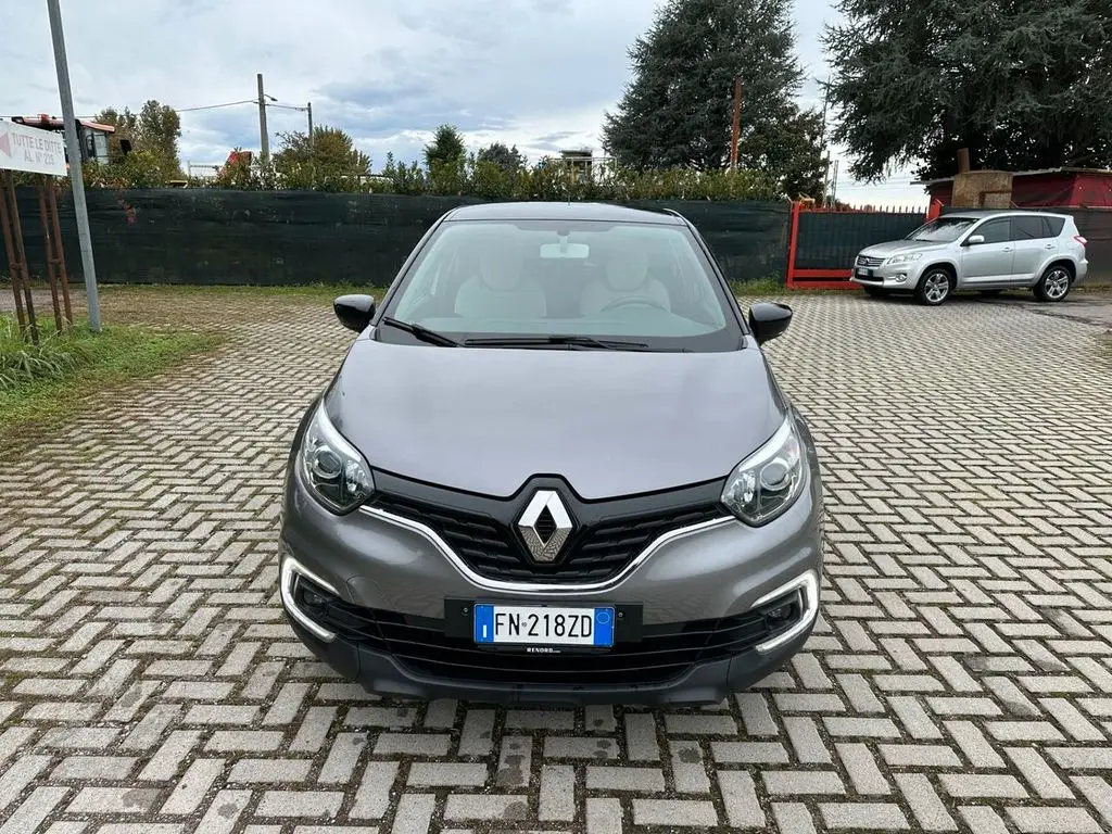 Photo 1 : Renault Captur 2018 Petrol