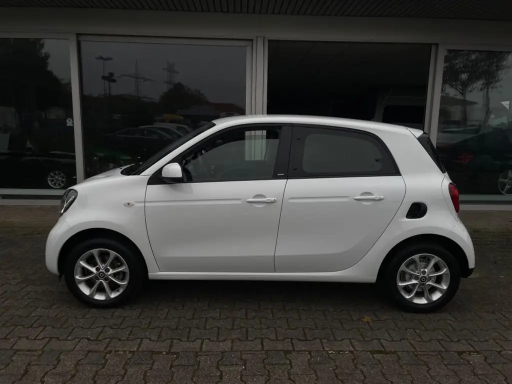 Photo 1 : Smart Forfour 2017 Petrol