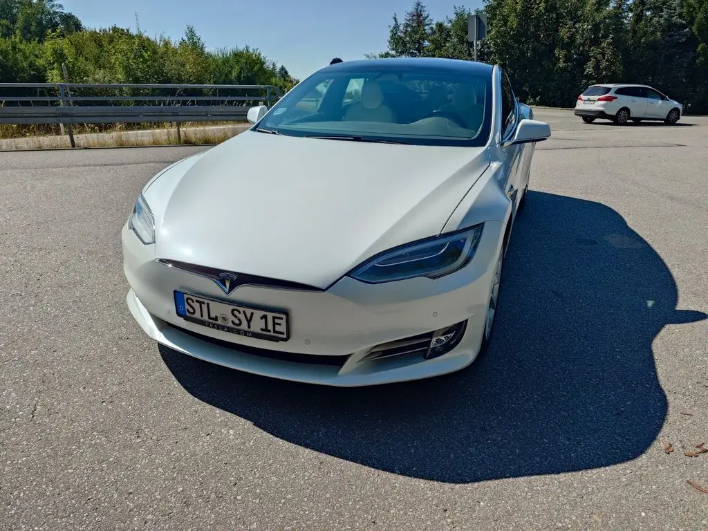 Photo 1 : Tesla Model S 2020 Non renseigné