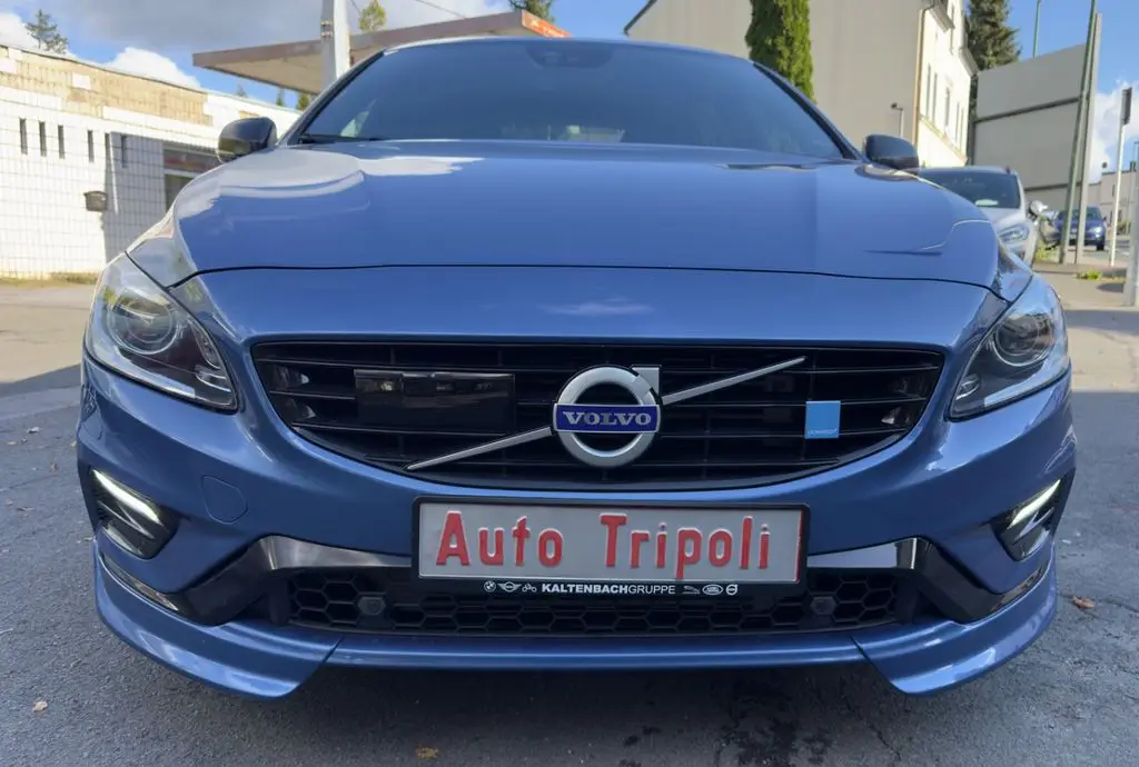 Photo 1 : Volvo V60 2019 Essence