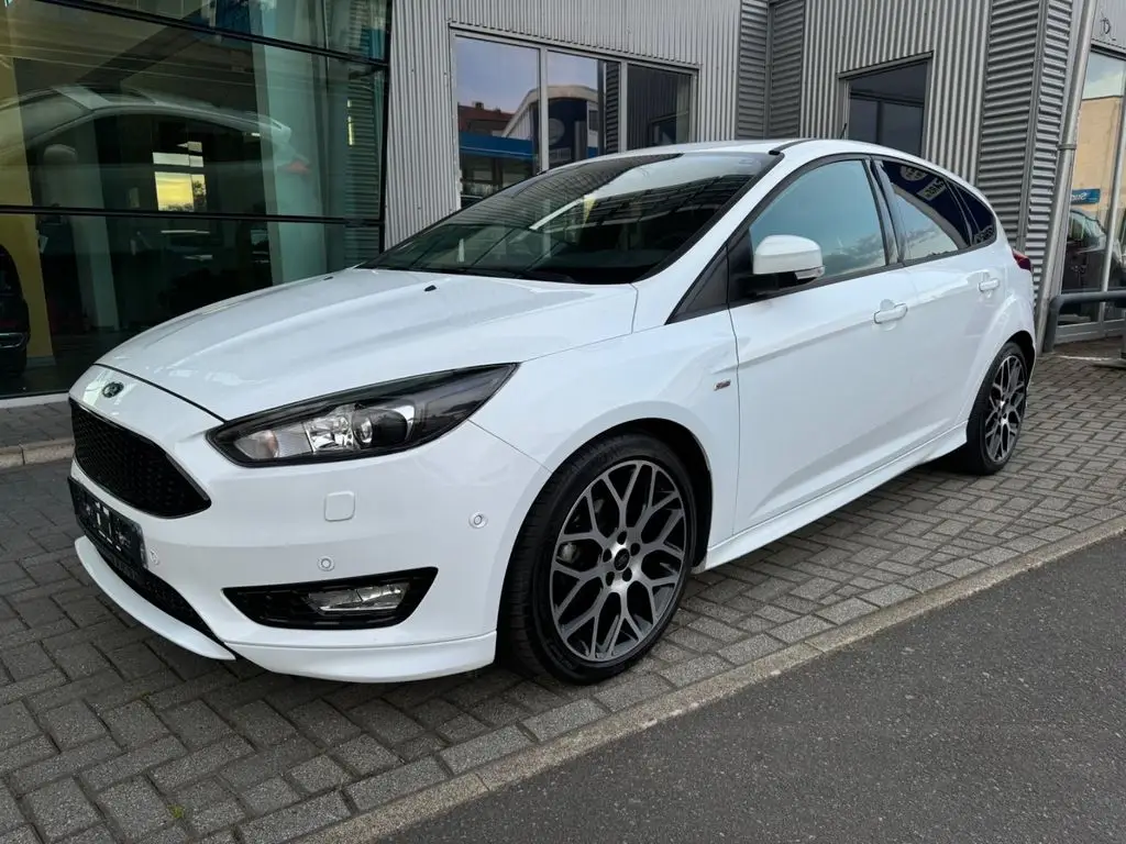 Photo 1 : Ford Focus 2018 Petrol