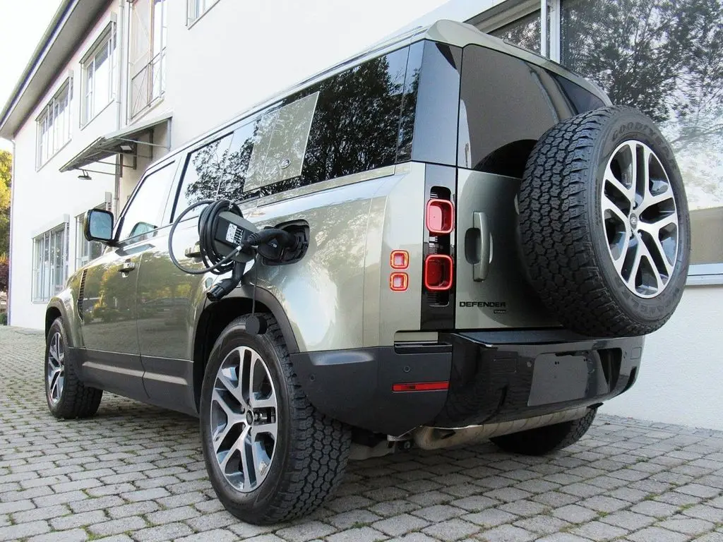 Photo 1 : Land Rover Defender 2021 Hybrid