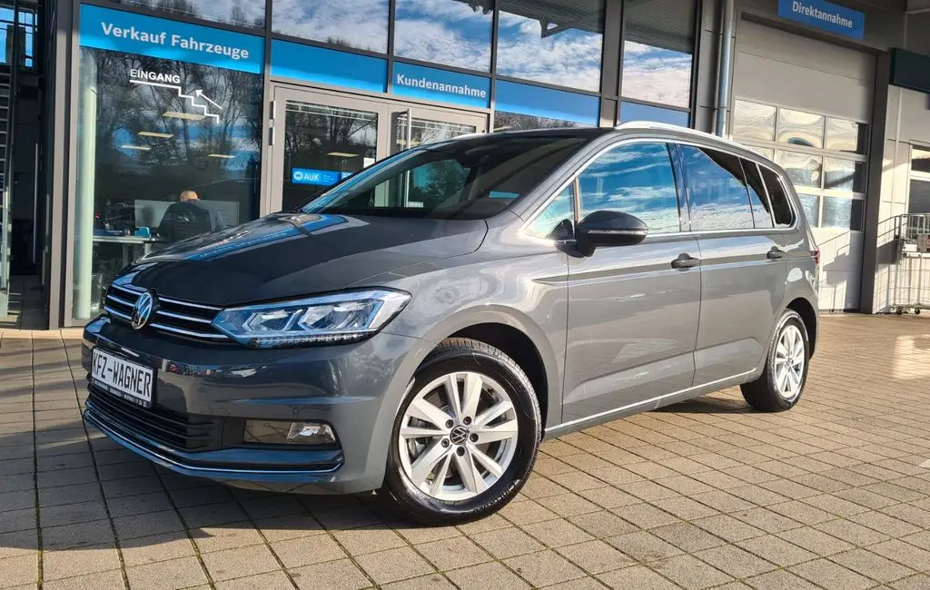 Photo 1 : Volkswagen Touran 2023 Essence