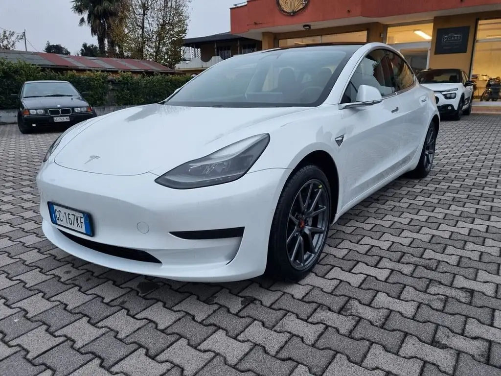 Photo 1 : Tesla Model 3 2020 Non renseigné