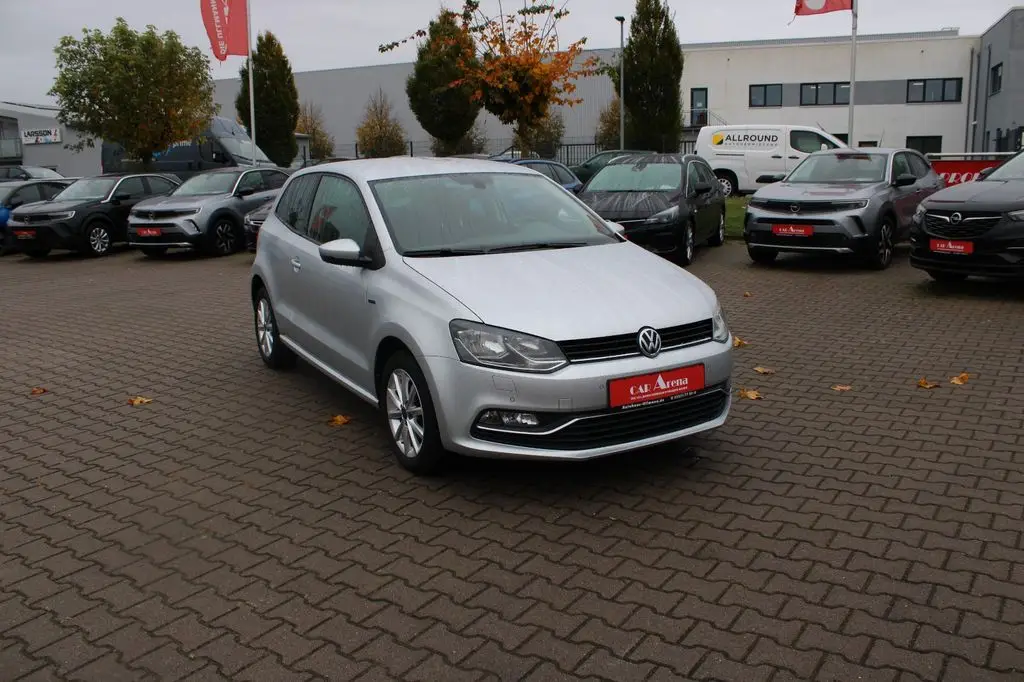 Photo 1 : Volkswagen Polo 2015 Petrol