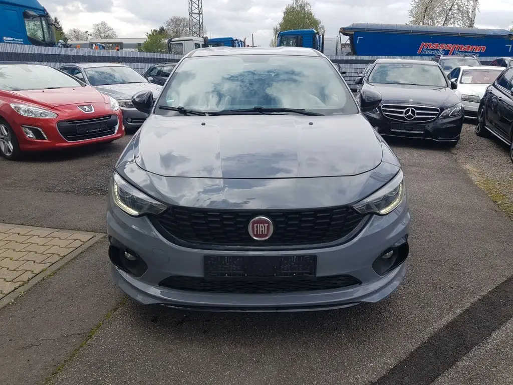 Photo 1 : Fiat Tipo 2019 Essence