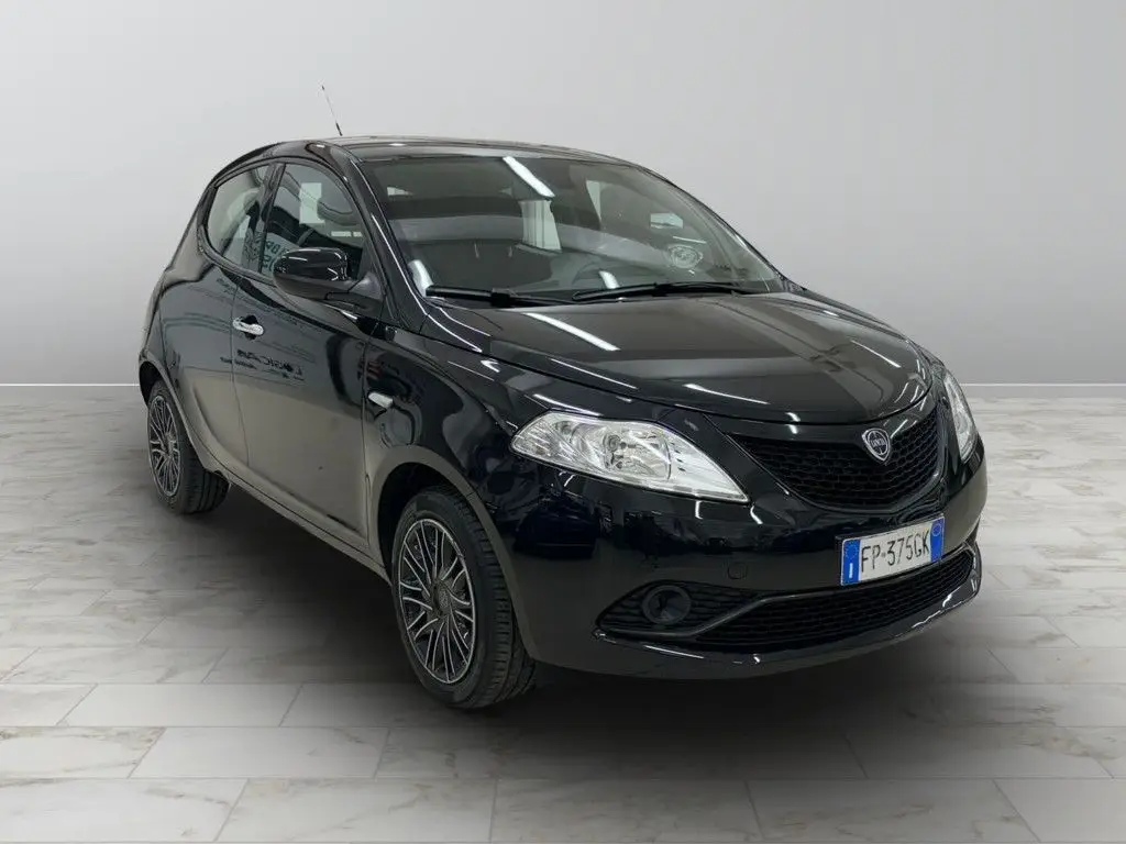 Photo 1 : Lancia Ypsilon 2018 Petrol