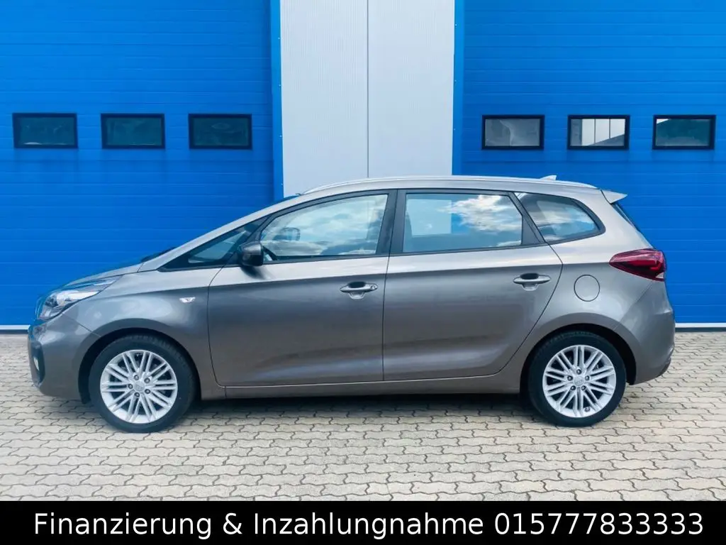 Photo 1 : Kia Carens 2018 Petrol