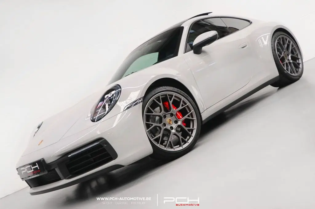 Photo 1 : Porsche 992 2021 Essence