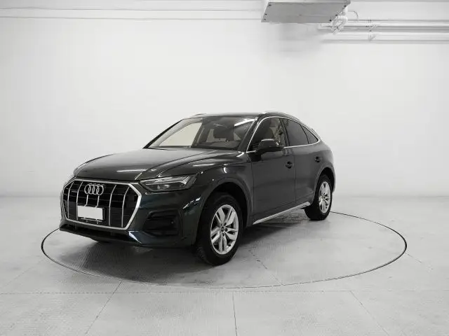 Photo 1 : Audi Q5 2022 Hybride