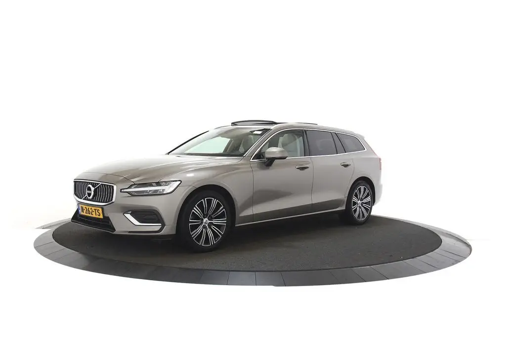 Photo 1 : Volvo V60 2022 Petrol