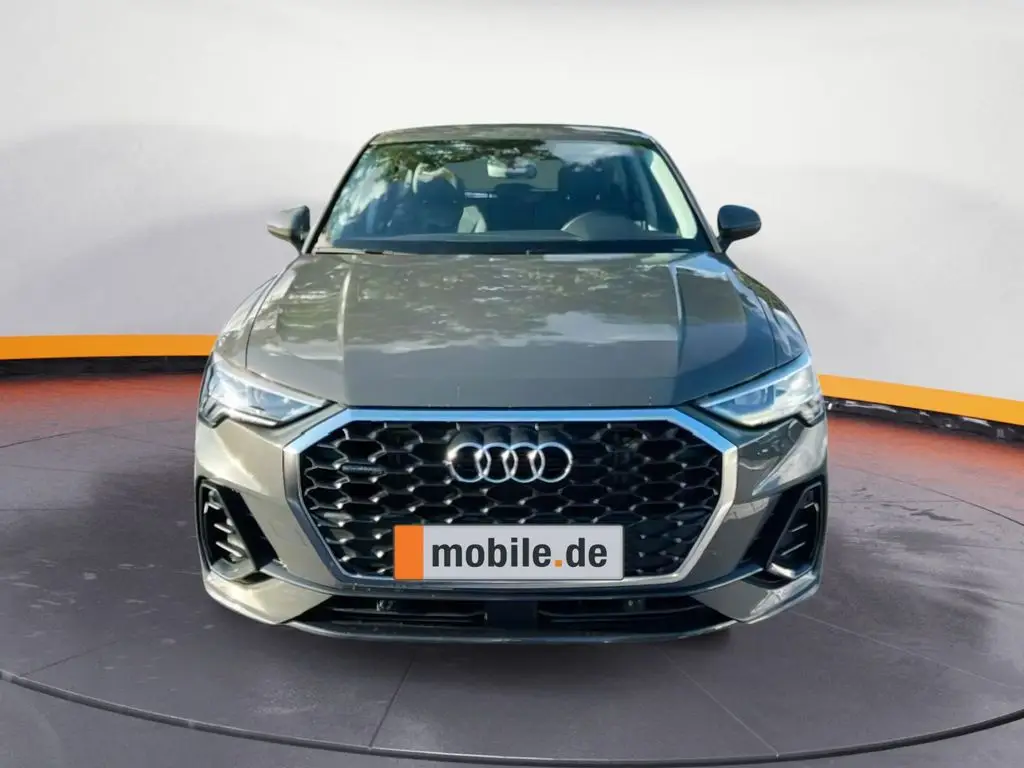 Photo 1 : Audi Q3 2022 Essence