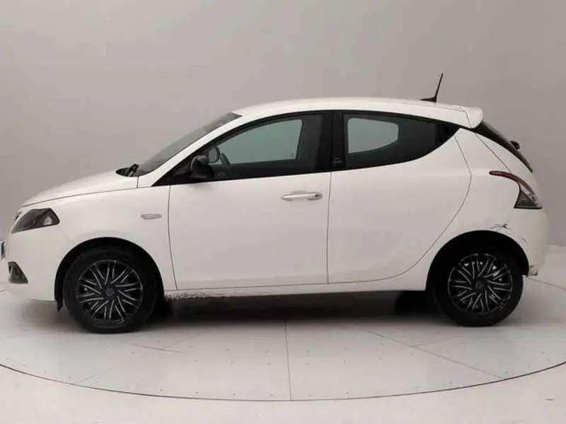 Photo 1 : Lancia Ypsilon 2021 Autres