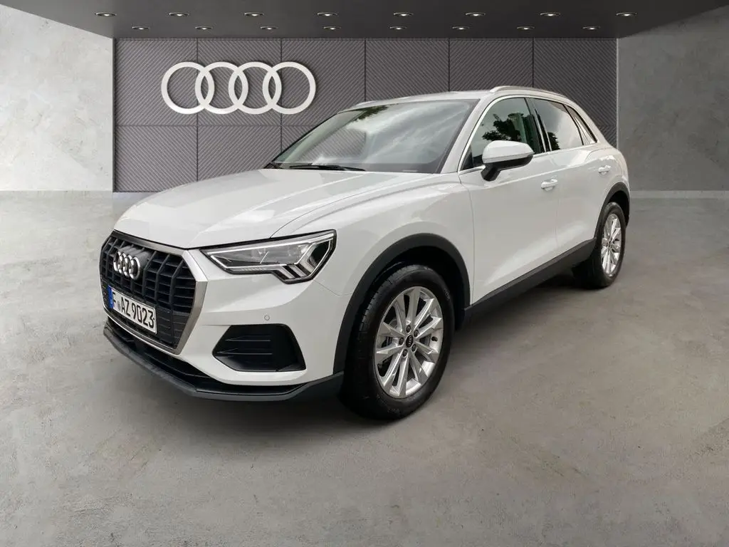 Photo 1 : Audi Q3 2024 Petrol