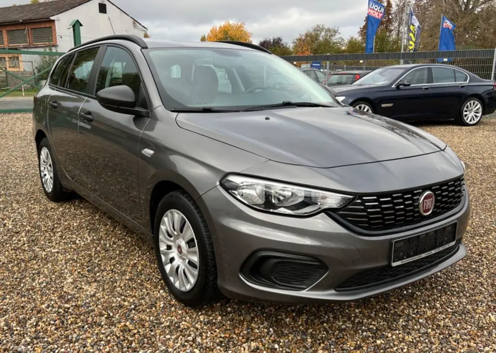 Photo 1 : Fiat Tipo 2017 Petrol