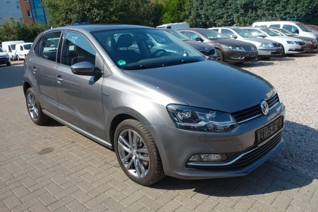 Photo 1 : Volkswagen Polo 2015 Petrol