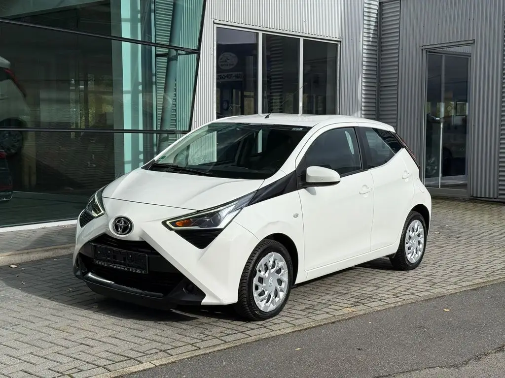 Photo 1 : Toyota Aygo X 2018 Petrol