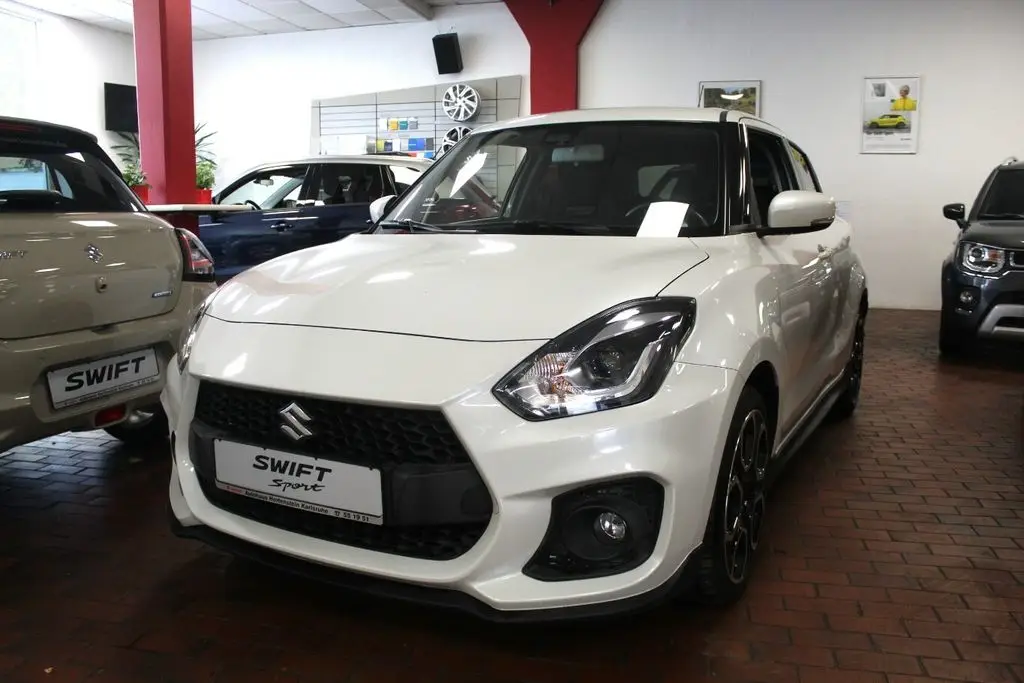 Photo 1 : Suzuki Swift 2018 Petrol