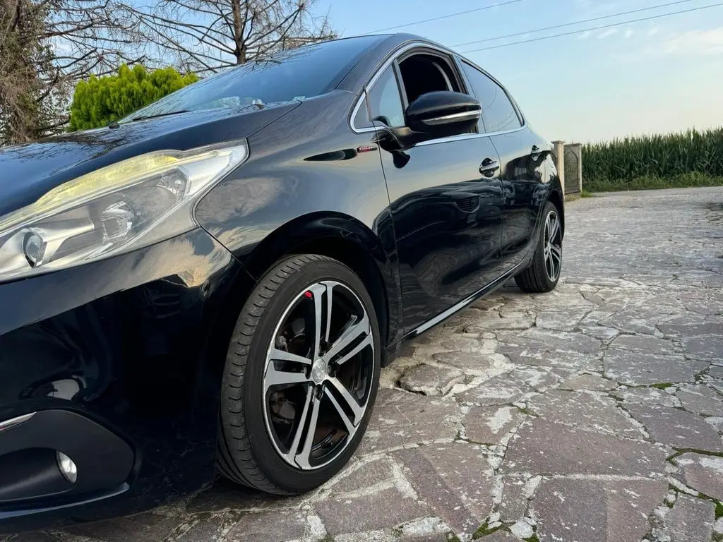 Photo 1 : Peugeot 208 2016 Diesel