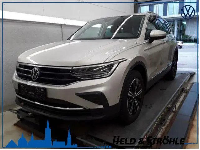 Photo 1 : Volkswagen Tiguan 2024 Essence