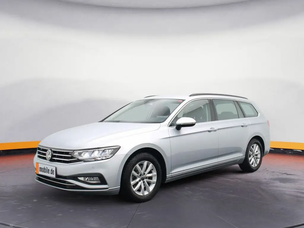 Photo 1 : Volkswagen Passat 2023 Essence