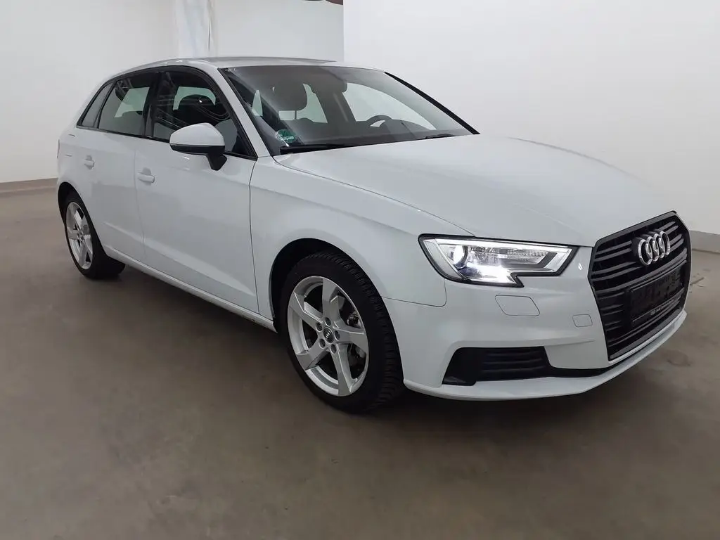 Photo 1 : Audi A3 2018 Petrol