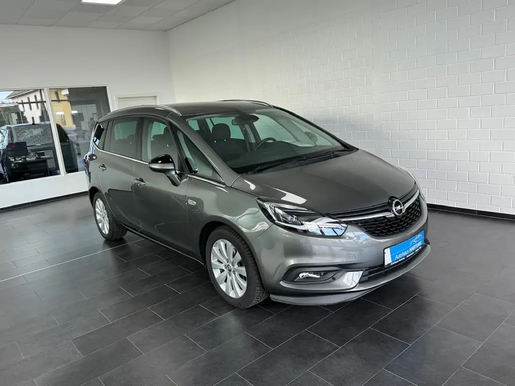 Photo 1 : Opel Zafira 2017 Petrol