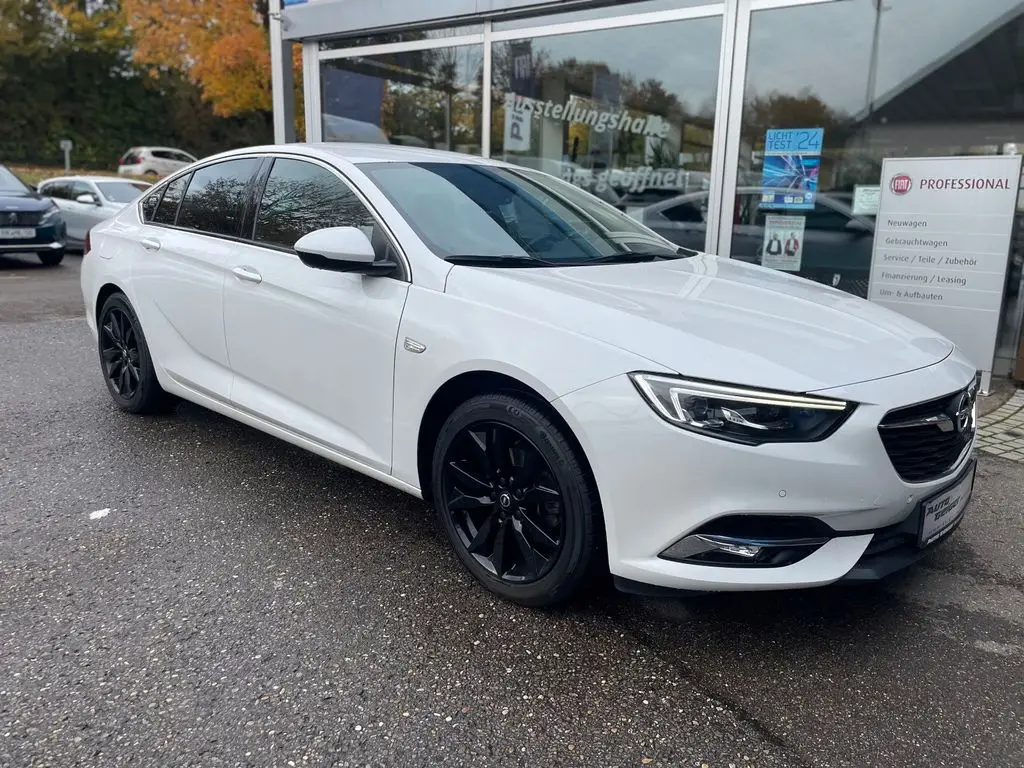 Photo 1 : Opel Insignia 2019 Essence