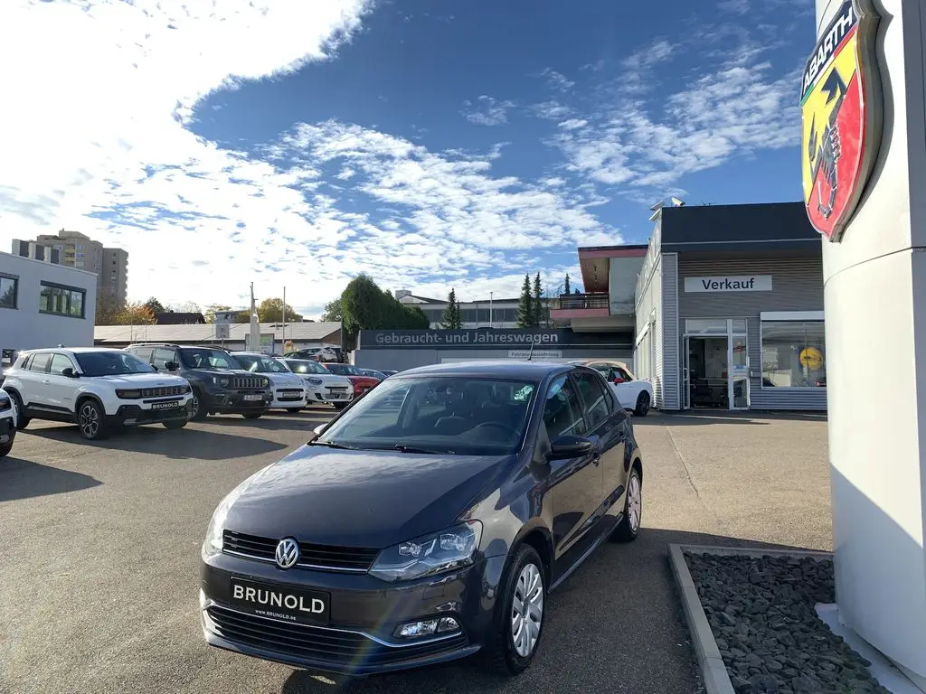 Photo 1 : Volkswagen Polo 2015 Petrol