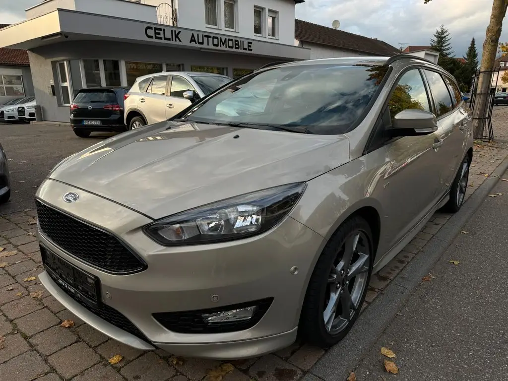 Photo 1 : Ford Focus 2018 Petrol