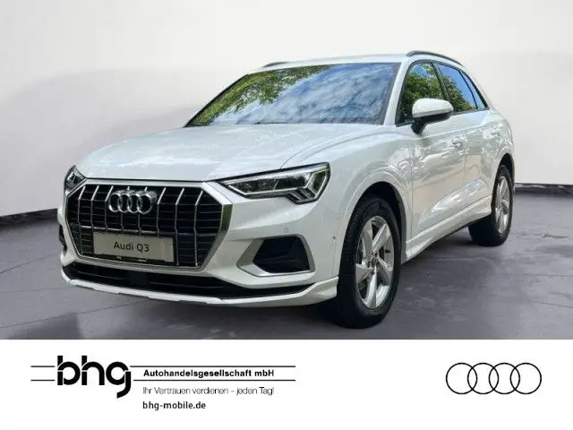 Photo 1 : Audi Q3 2024 Petrol