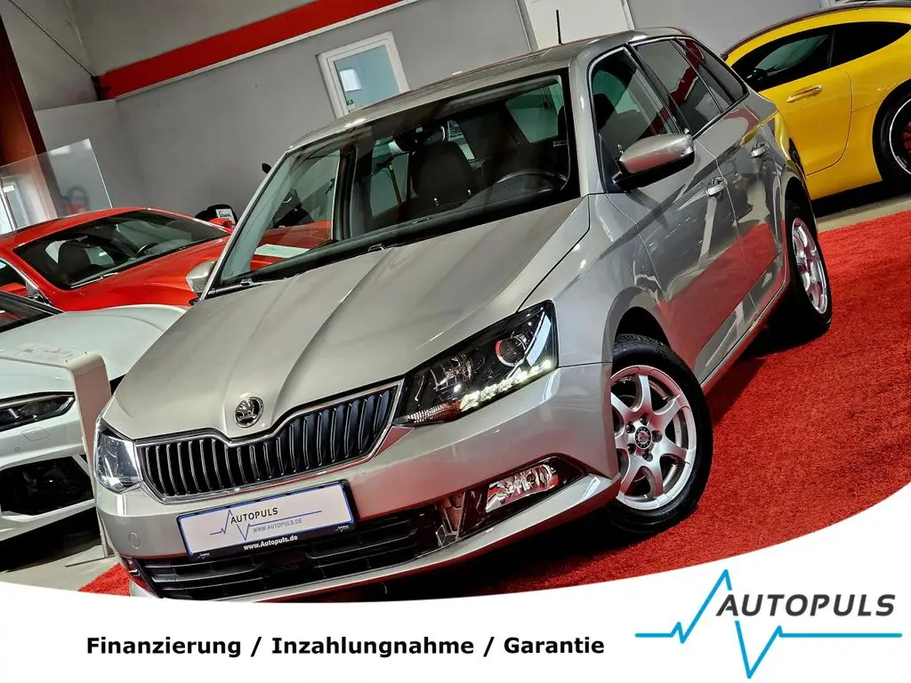 Photo 1 : Skoda Fabia 2015 Petrol