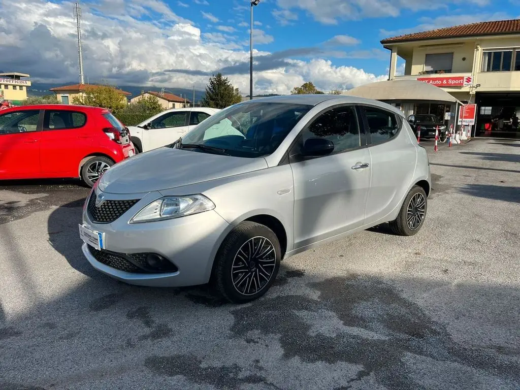 Photo 1 : Lancia Ypsilon 2020 Petrol