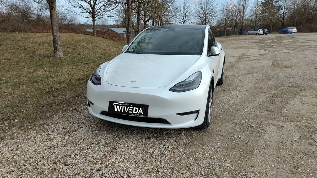 Photo 1 : Tesla Model Y 2023 Non renseigné