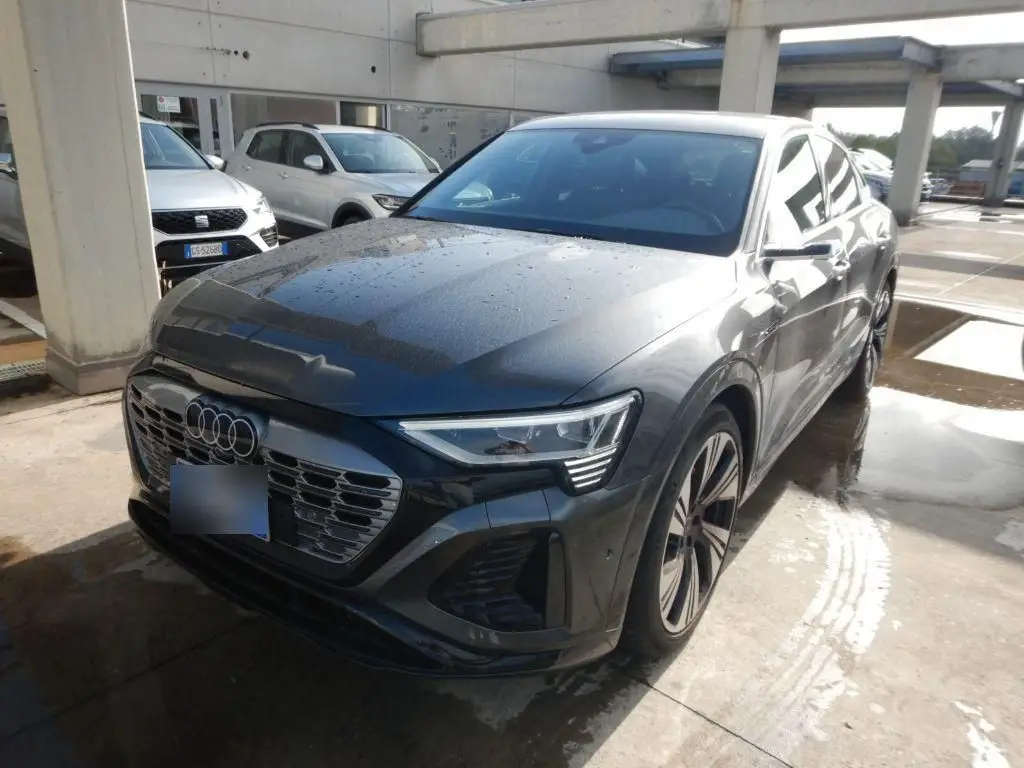 Photo 1 : Audi Q8 2023 Non renseigné