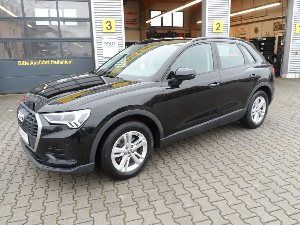 Photo 1 : Audi Q3 2019 Petrol