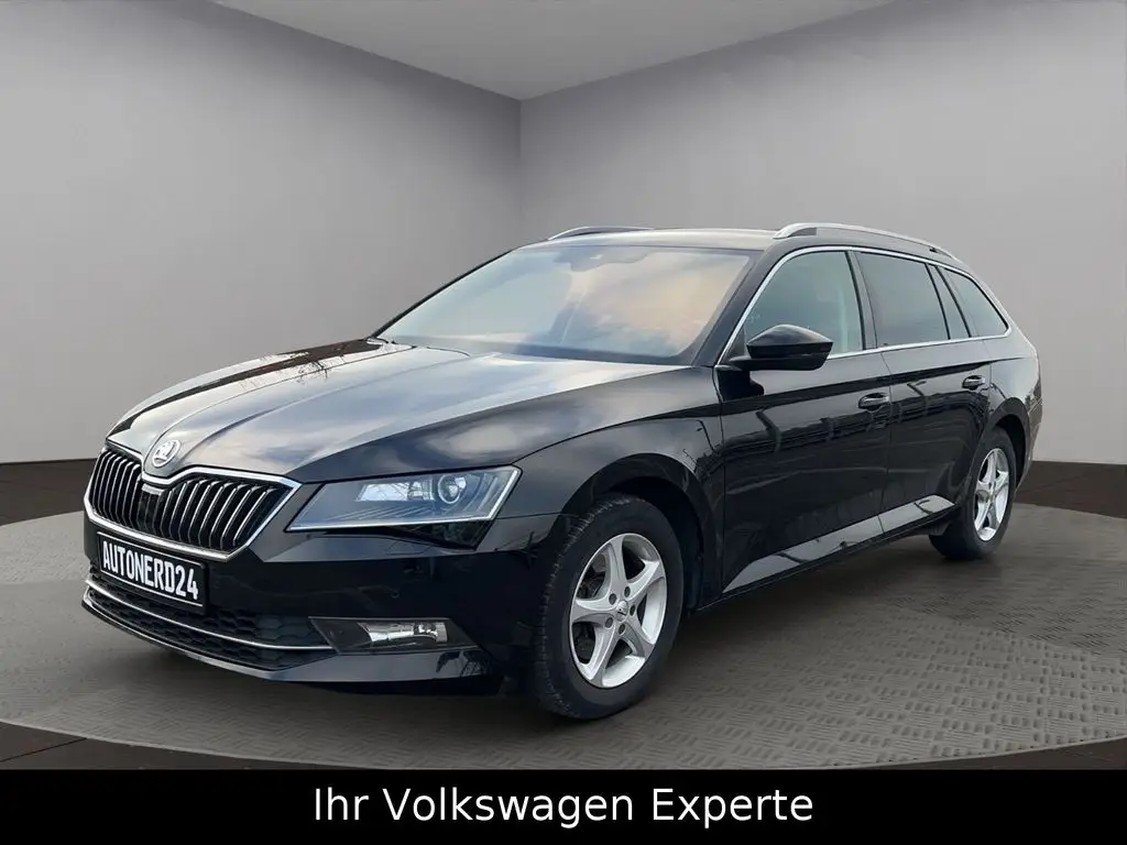 Photo 1 : Skoda Superb 2018 Petrol