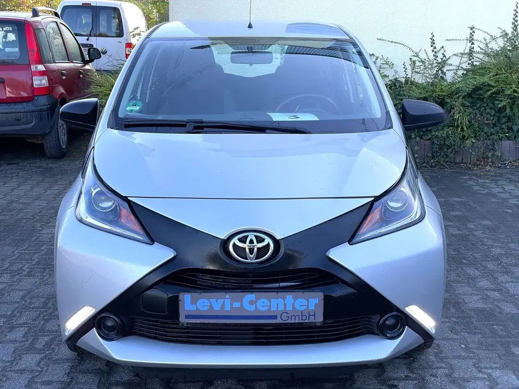 Photo 1 : Toyota Aygo X 2017 Petrol