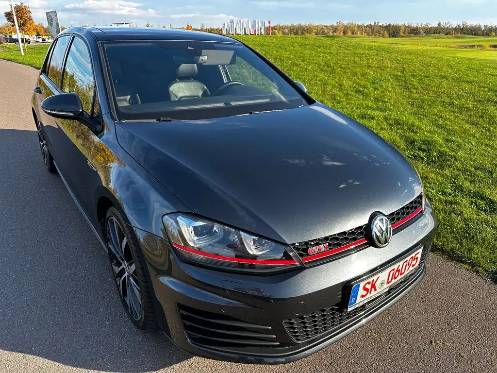 Photo 1 : Volkswagen Golf 2016 Petrol