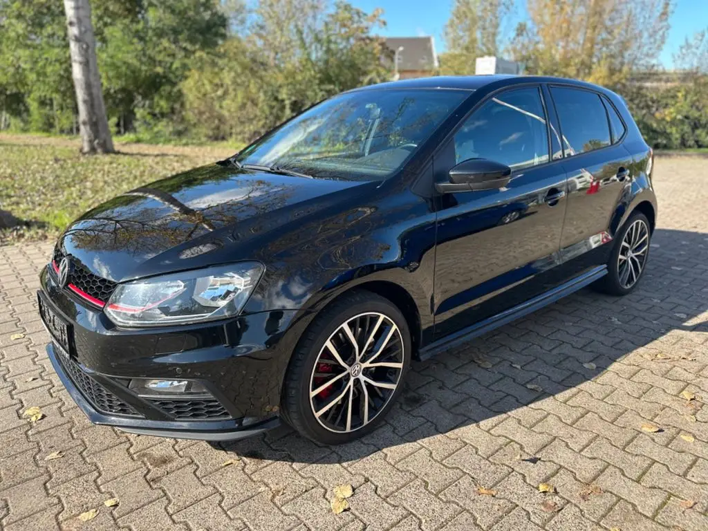 Photo 1 : Volkswagen Polo 2017 Petrol