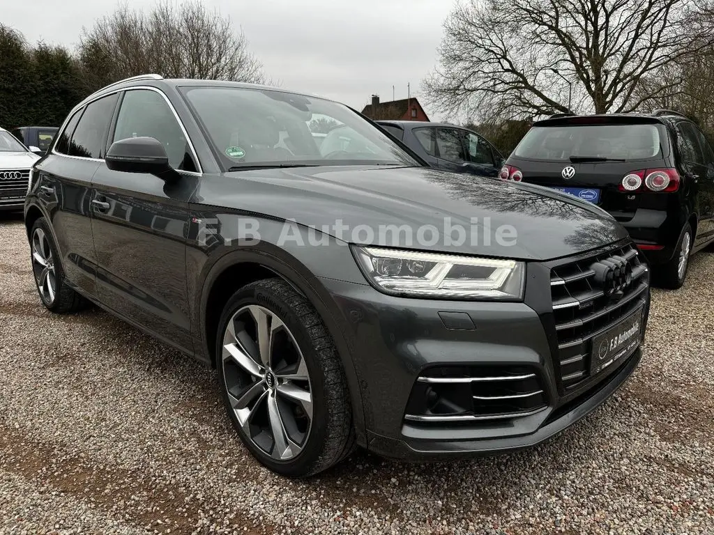 Photo 1 : Audi Q5 2020 Hybrid