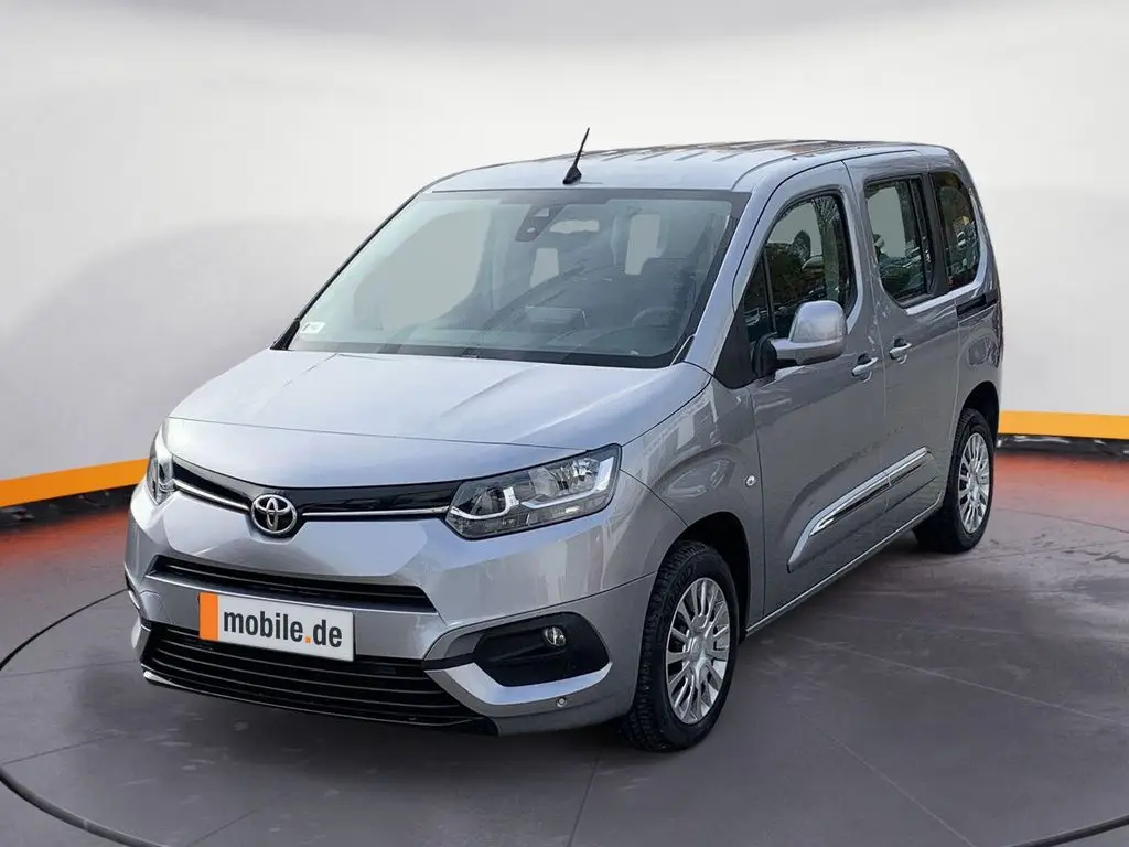 Photo 1 : Toyota Proace 2021 Petrol